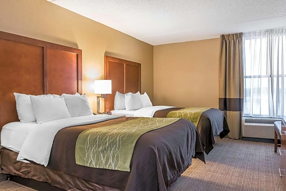 Comfort Inn & Suites Piqua-Near Troy-I75