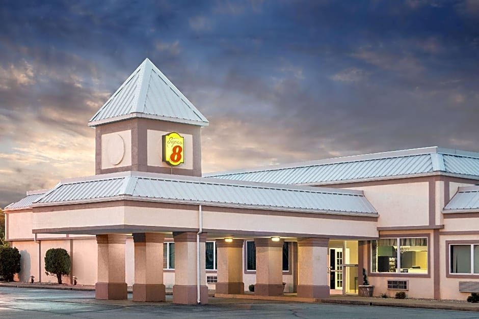 Super 8 By Wyndham Williamsburg