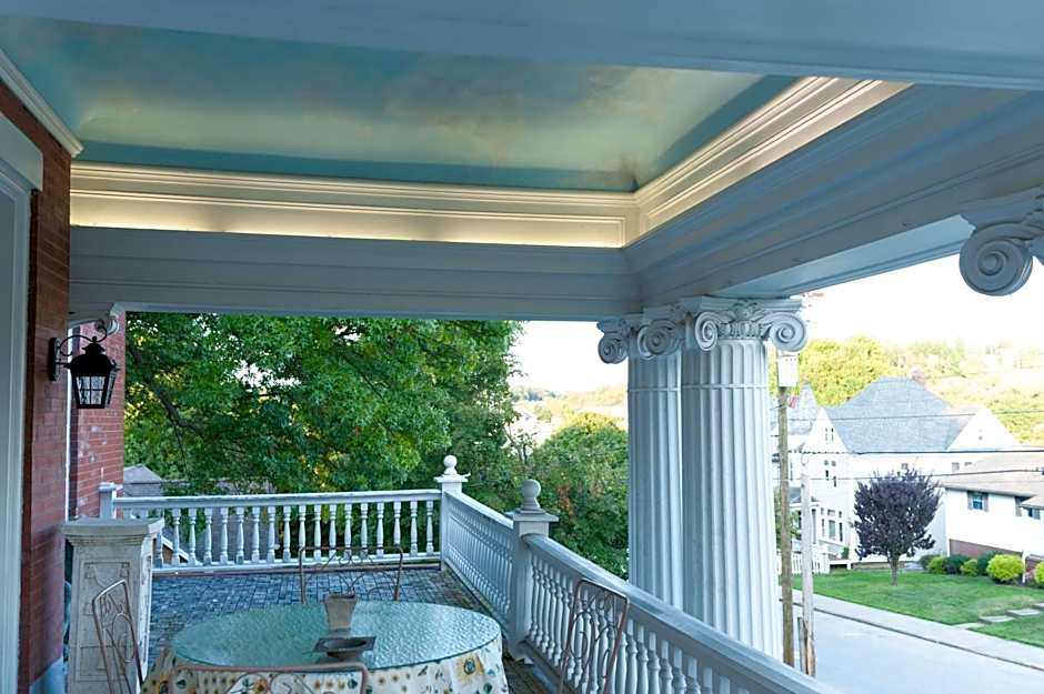 South Broadway Manor B&B - Near Fallingwater, Ohiopyle State Park, Hiking & Biking trails GAP