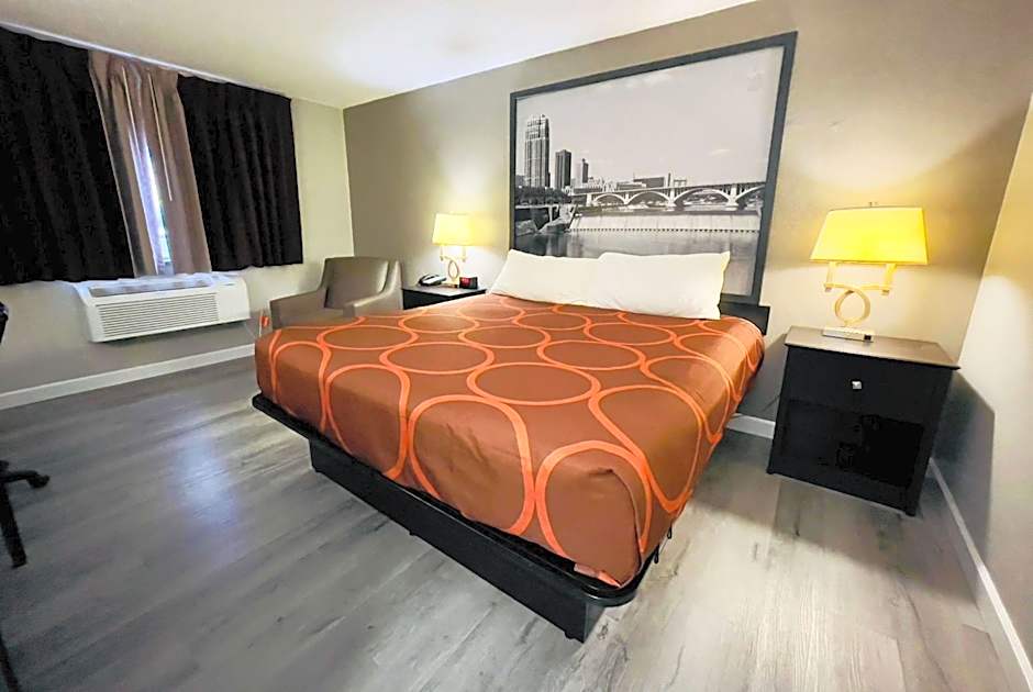 Super 8 by Wyndham Shakopee