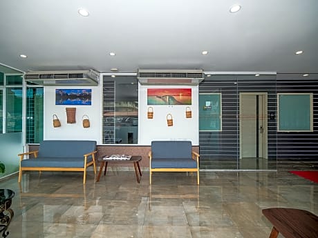 OYO 90147 Hilltop Hotel