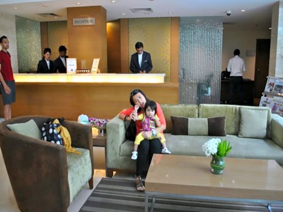 Adarsh Hamilton Hotel