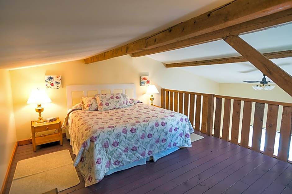 Bayview Pines Country Inn B&B