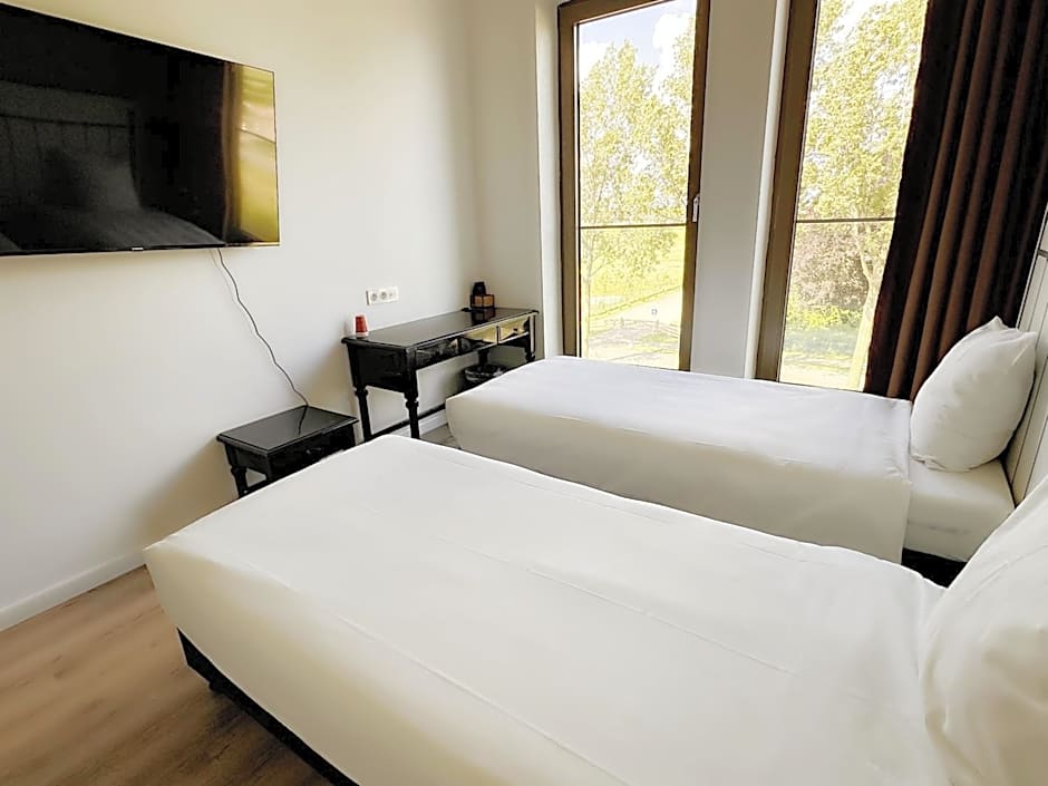 HOTELUX Amsterdam Airport Hotel