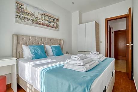 Deluxe One-Bedroom Apartment with Sea View