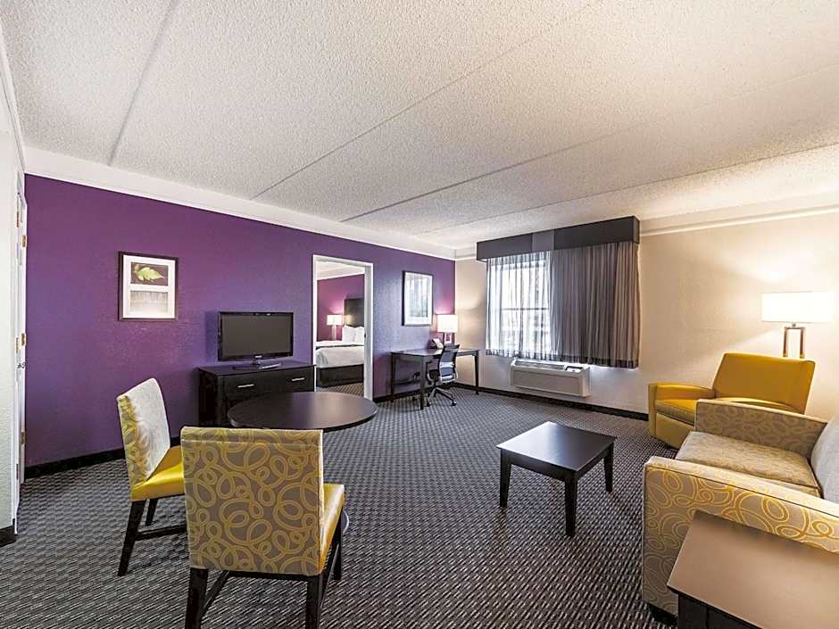 La Quinta Inn & Suites by Wyndham San Antonio Downtown