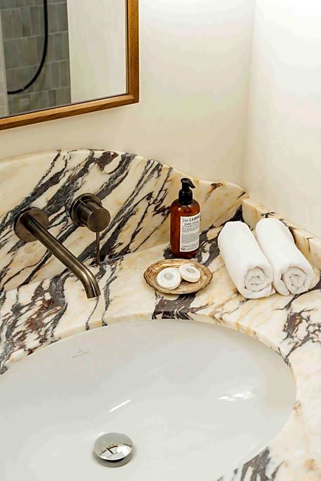 Clemonte Hotel - Your Reception-less Boutique Hideaway