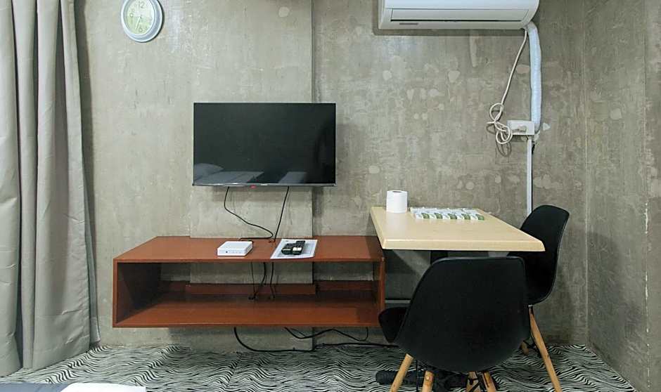 Rcee Place by RedDoorz