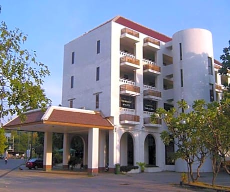 Royal Diamond Hotel (SHA Plus)