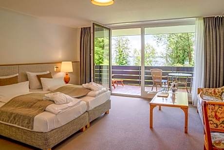 Comfort Room with Lake View