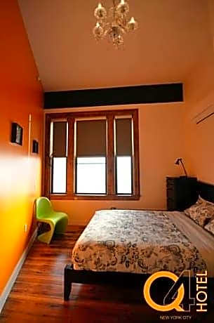 Q4 Hotel & Hostel