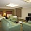La Quinta Inn & Suites by Wyndham St. Pete-Clearwater Airport