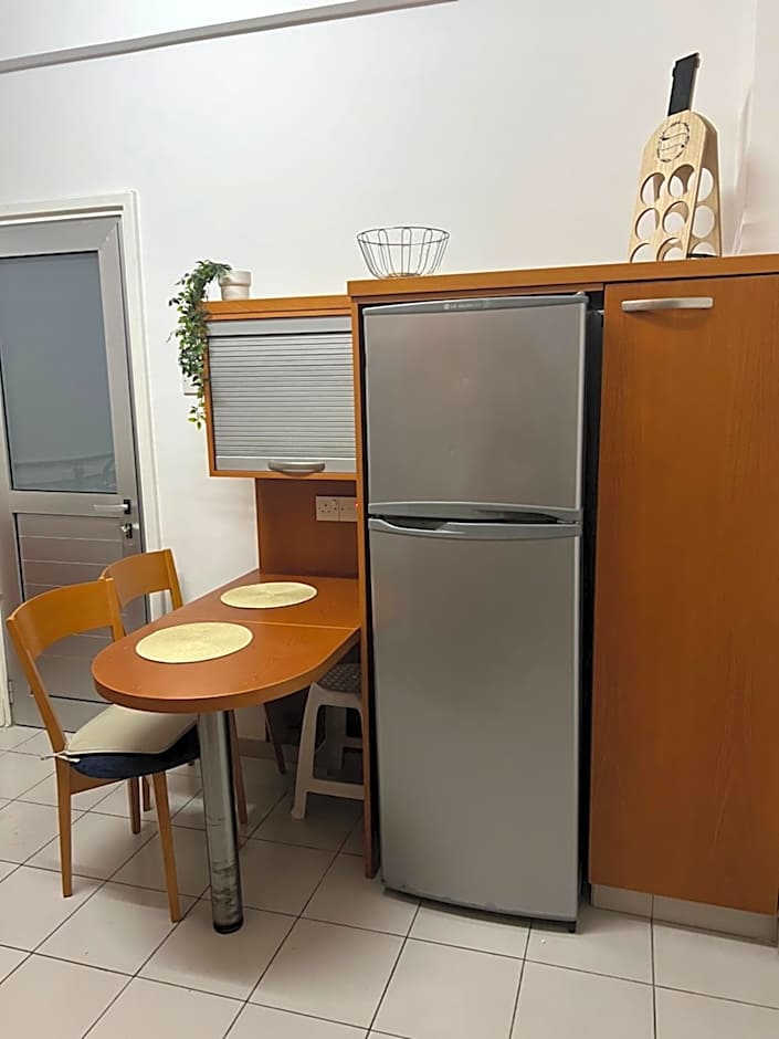 Makenzie 2 rooms first line beach