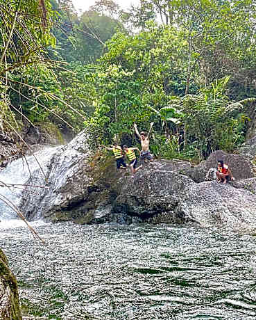 Mountain life with Red Dzao tribe in Ha Giang