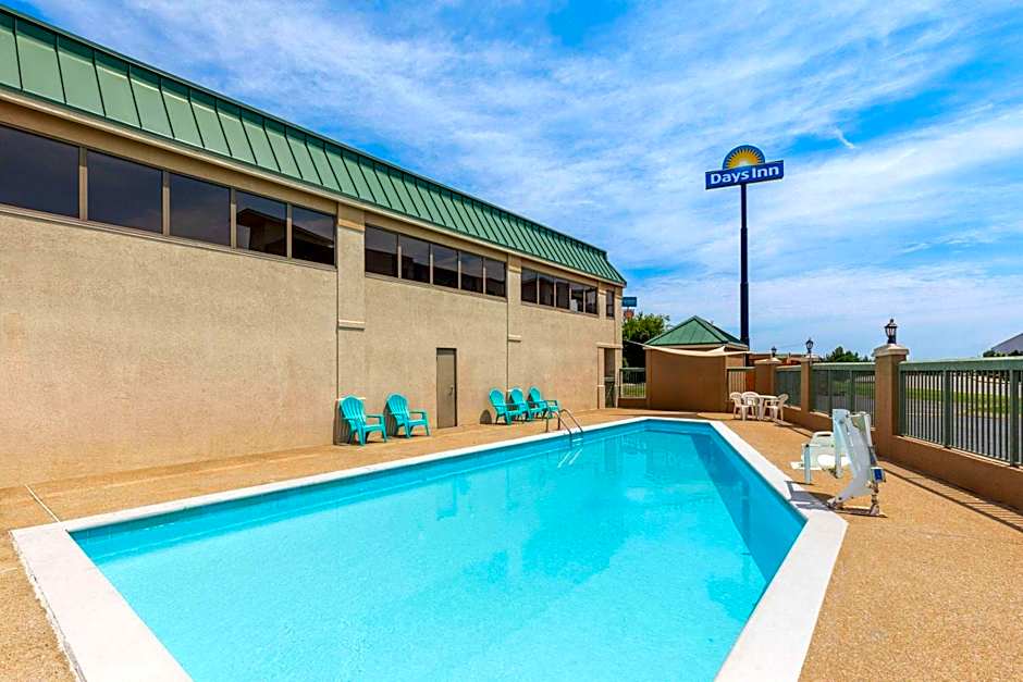 Days Inn by Wyndham Clarksville North