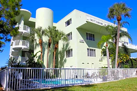 Chart House Suites and Marina
