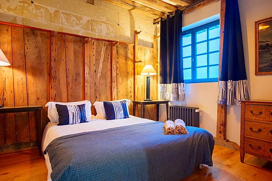 Le Chateau de Candes, sa Tour et ses Suites.