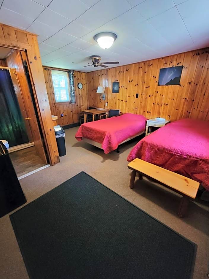 Two Rivers Motel and Cabins of Kenton, MI