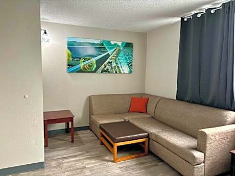 King Suite - Non-Smoking