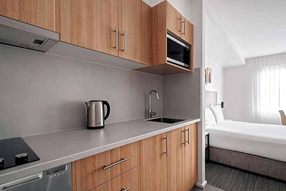 Quest Moonee Valley Hotel