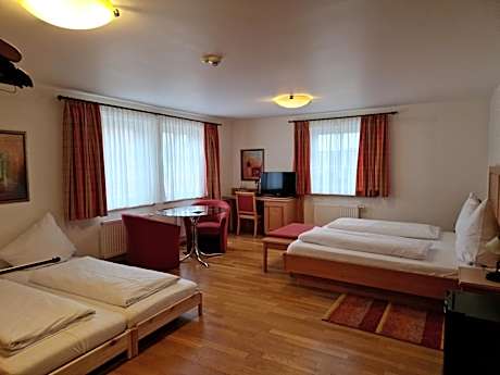 Quadruple Room with Shower