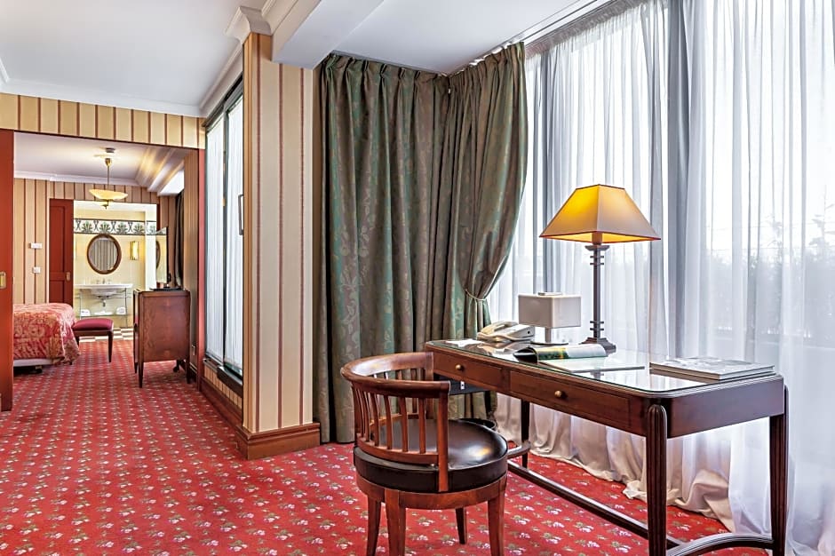 Royal Manotel