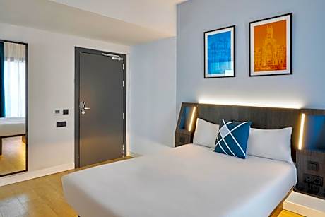 Standard Double Room with One Queen Bed