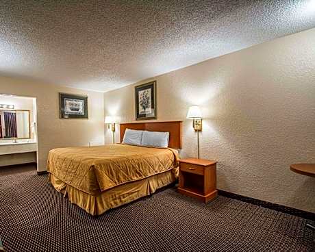 1 King Bed, Nonsmoking