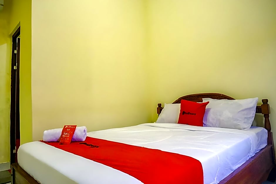 RedDoorz near Buleleng Harbour 2