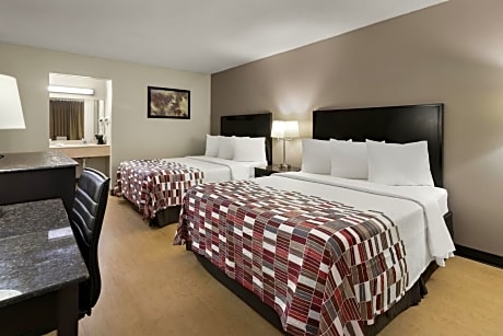 Suite with Two Queen Beds Second Floor Non-Smoking