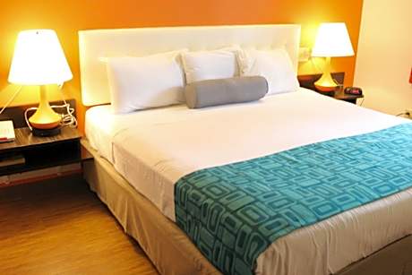 Howard Johnson by Wyndham Lake George