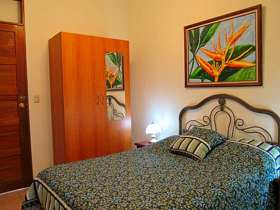 Hotel La Guaria Inn & Suites
