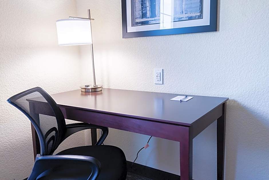 Cobblestone Inn & Suites - Winters