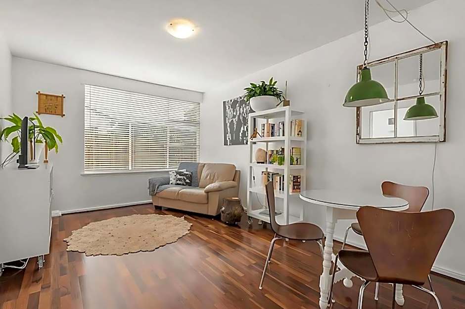 Modern City-Fringe Apartment in New Town