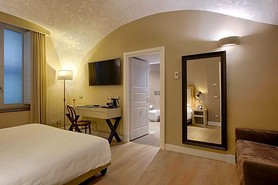 Caruso Place Luxury Rooms & Suites