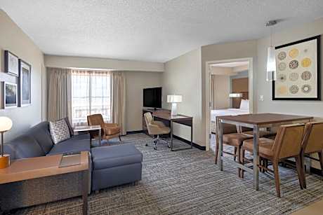 Two-Bedroom Suite with Roll-in Shower - Mobility and Hearing Accessible