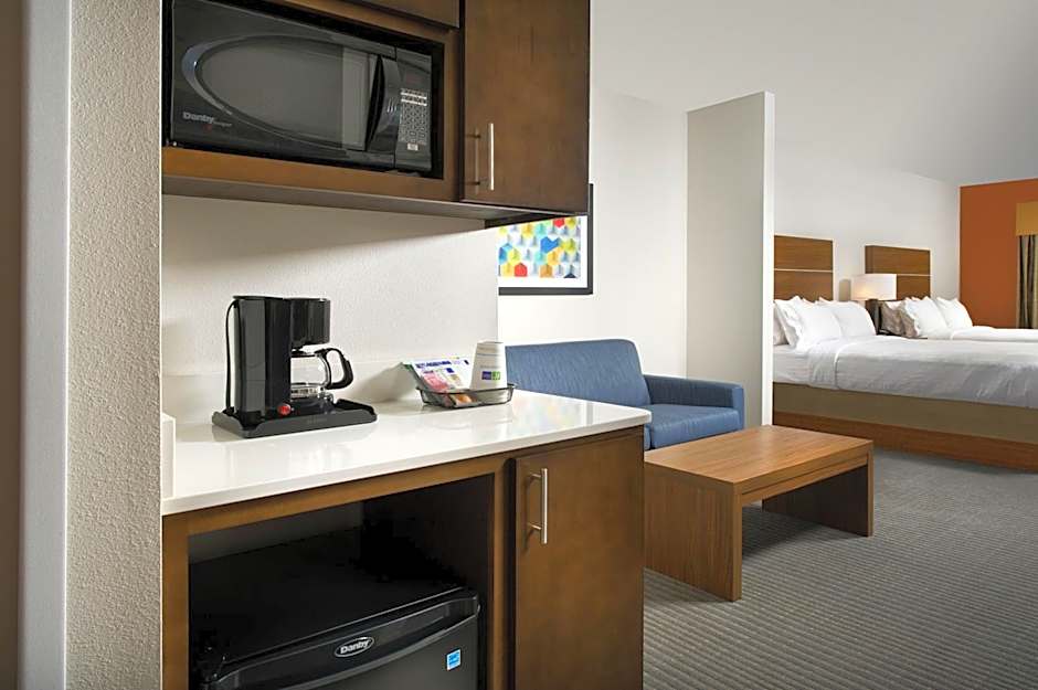 Holiday Inn Express & Suites Bay City By IHG