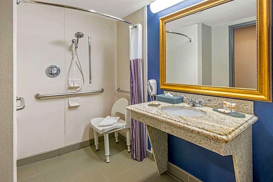 La Quinta Inn & Suites by Wyndham Denison - North Lake Texoma