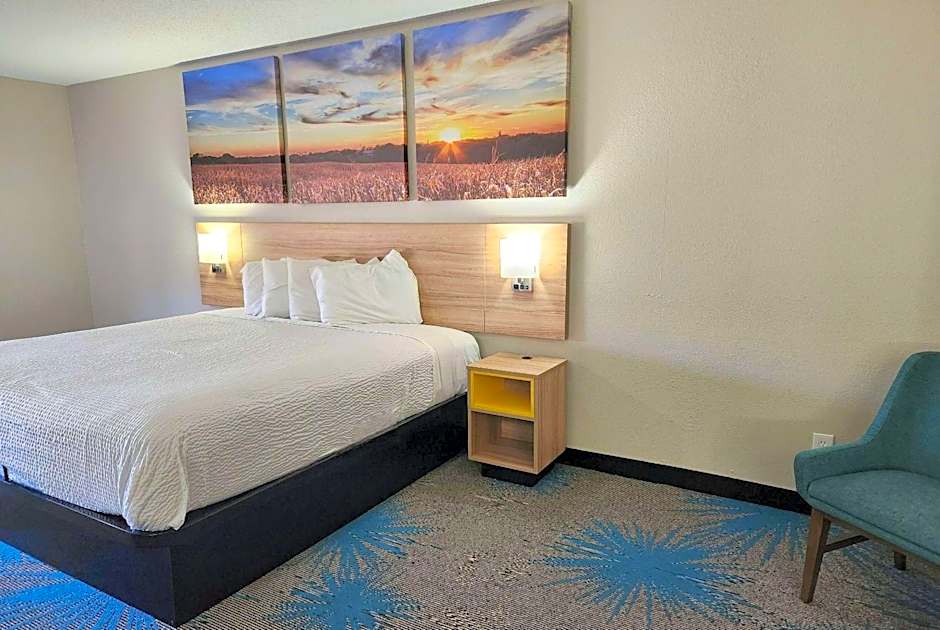 Days Inn & Suites by Wyndham New Iberia