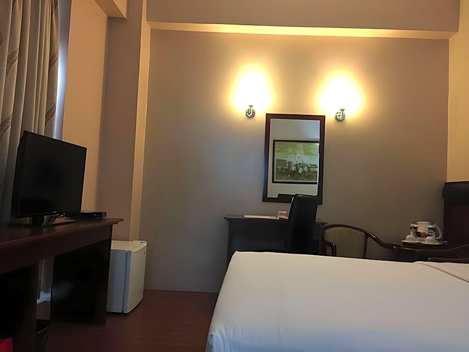 Allure Hotel & Suites