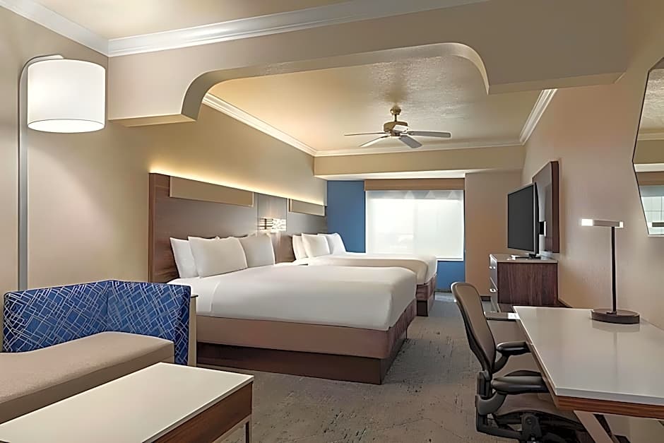 Holiday Inn Express Hotel & Suites Bakersfield Central By IHG