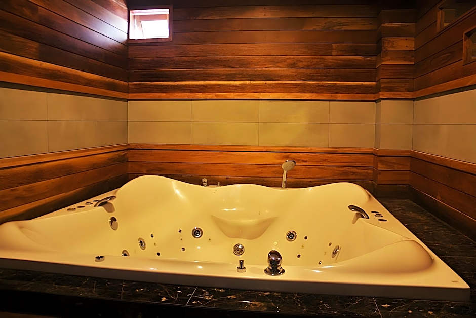 Metro Hotel & Spa