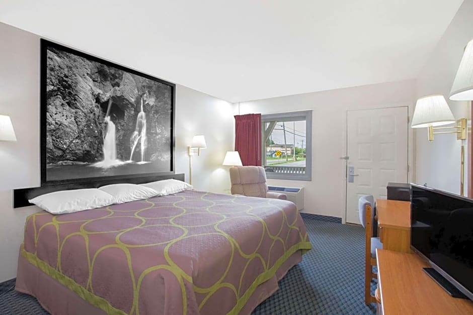 Super 8 by Wyndham Christiansburg