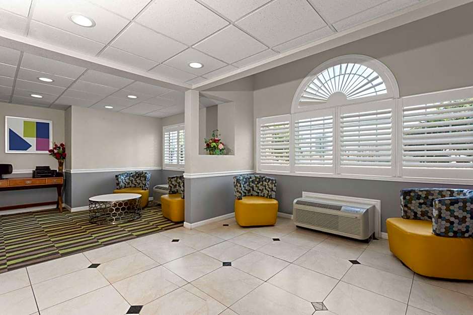 Microtel Inn & Suites by Wyndham Panama City