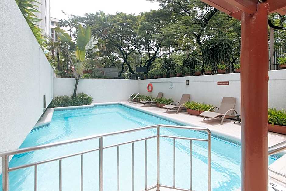 RedDoorz Premium @ The Residences Olympia Makati