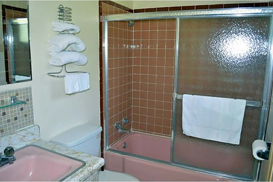 Capri Motel By OYO Elwood, Wathena