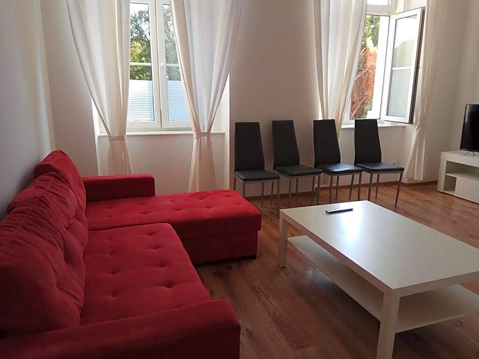 MVA House Teplice, Šanovský park