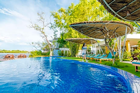 Moly Resort