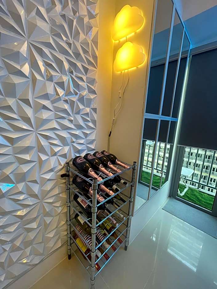 100mbps net,Unli Netflix in 75 inch tv in living room & Home Theater in Room