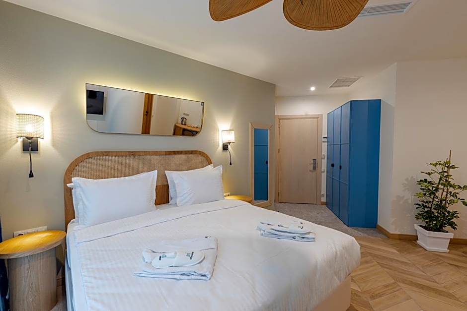MiraMar Luxury Residences